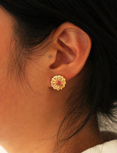 Load image into Gallery viewer, Daisy Earrings
