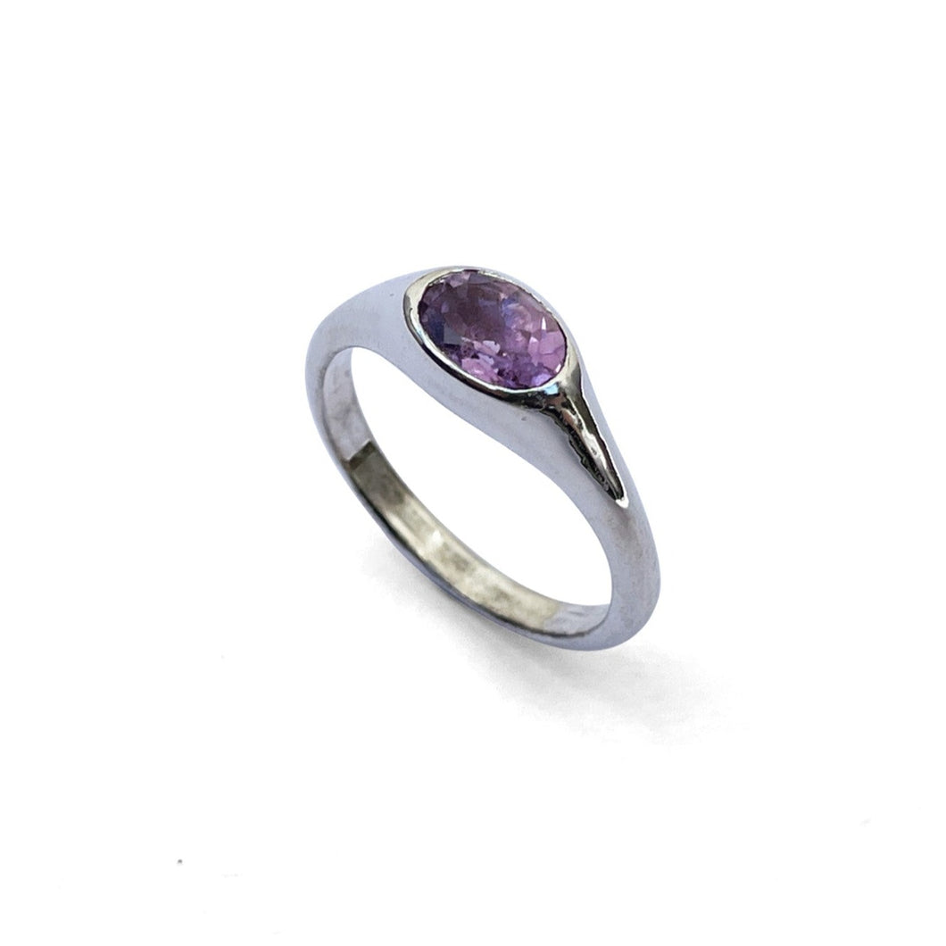 Oval Ring With Amethyst